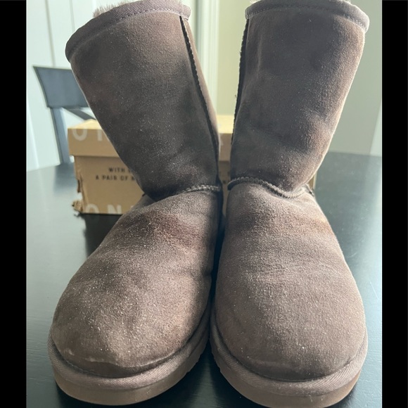 Children’s Classic Chocolate Brown Uggs - Picture 6 of 8